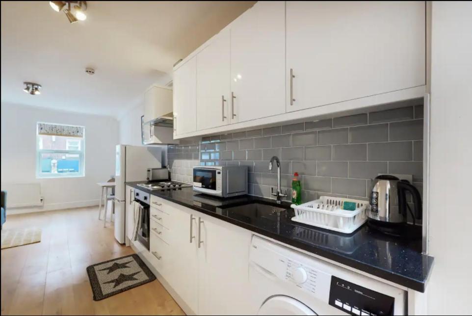 דירות לונדון New Spacious 1 Bed Studio Flat In Aldgate מראה חיצוני תמונה